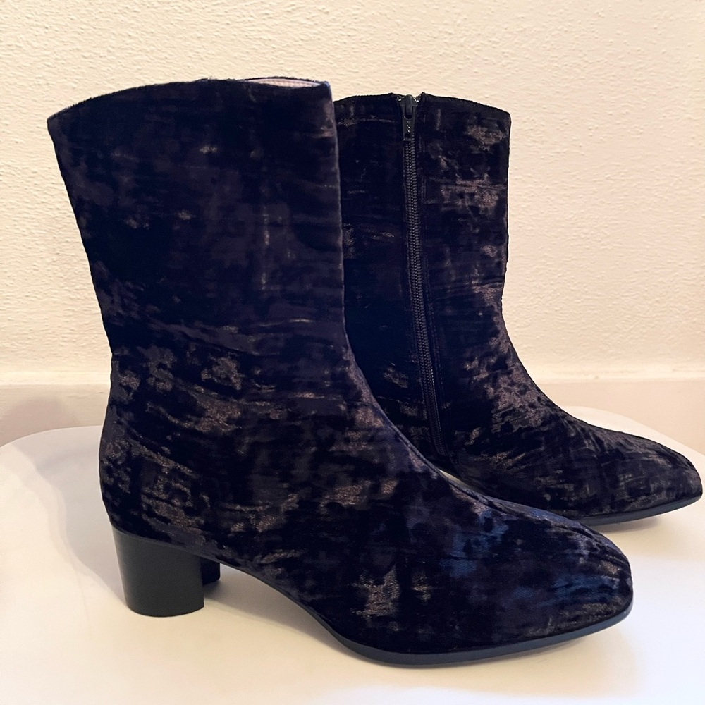 NEW  Intentionally Blank Hype Black Velvet Boots